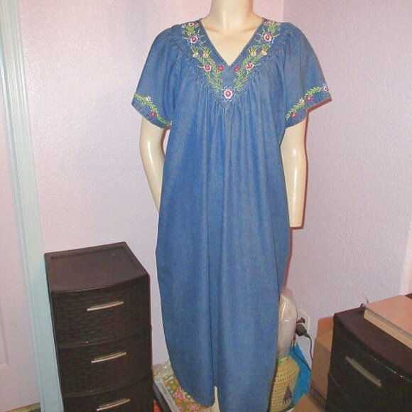 The Vermont Country Store Denim Midi Dress Size S Embroidered Pockets Mumu - Picture 1 of 10